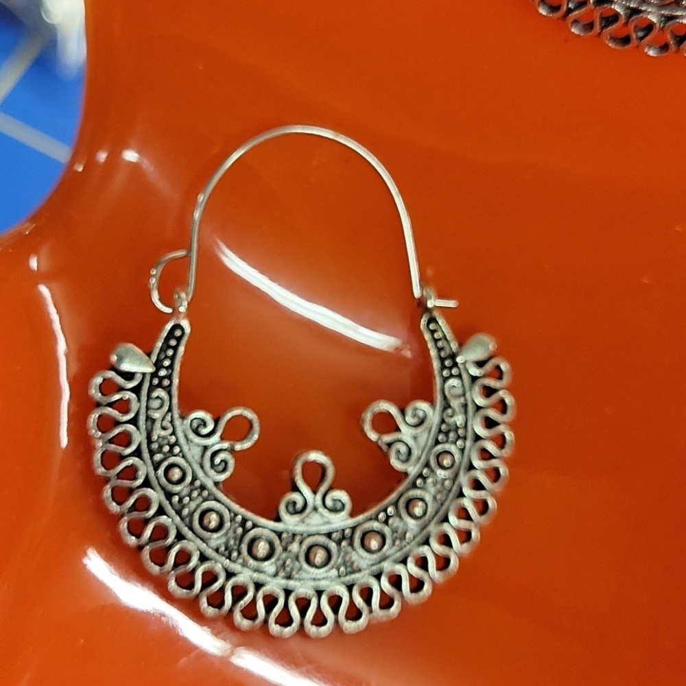 Bohemian Silver Tone Filigree Style  Earrings - Picture 3 of 3